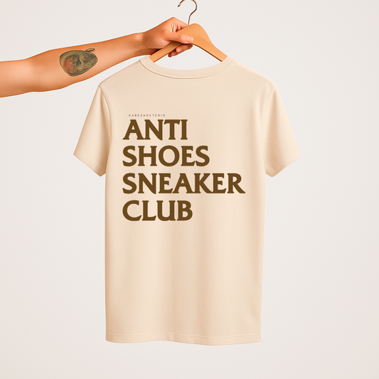 Playera Anti Shoes Sneaker Club, oversized beige.